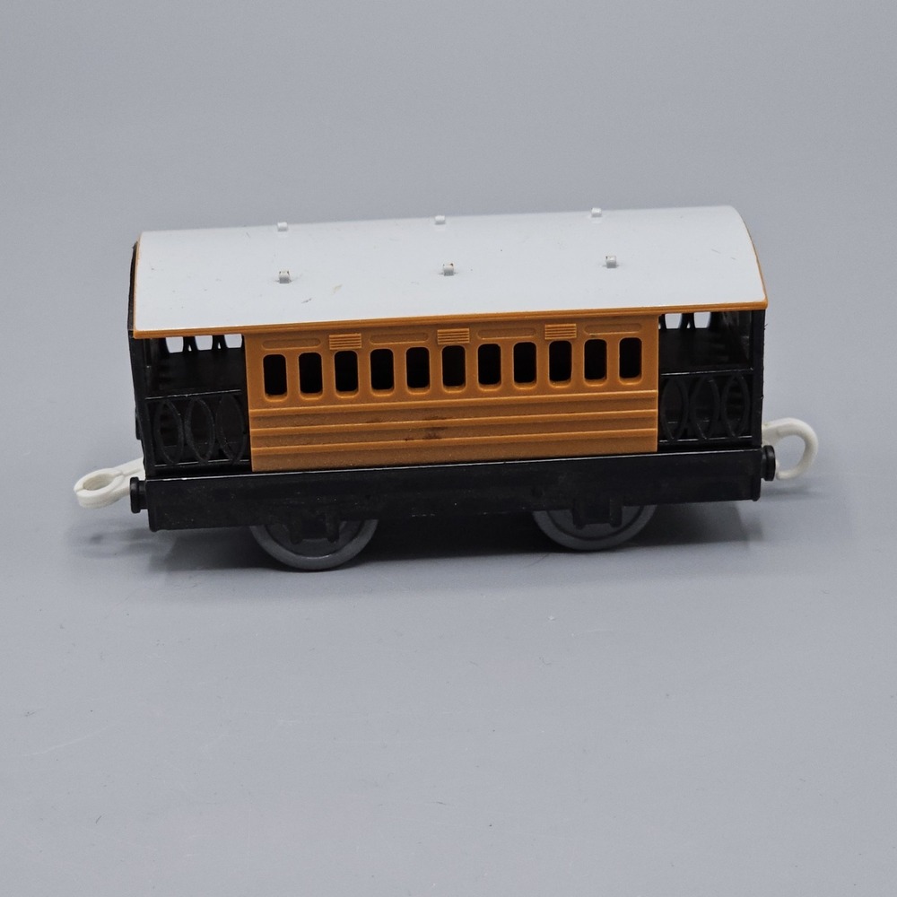 Vintage Thomas & Friends Trackmaster Henrietta Coach Car Tomy 2002
